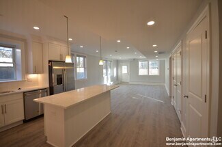 Building Photo - 120 Kenrick St
