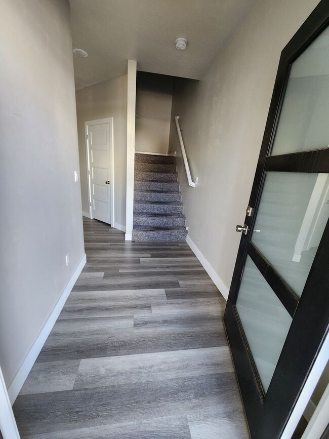 Building Photo - Modern 3-Bedroom Home with Balcony for Ren...