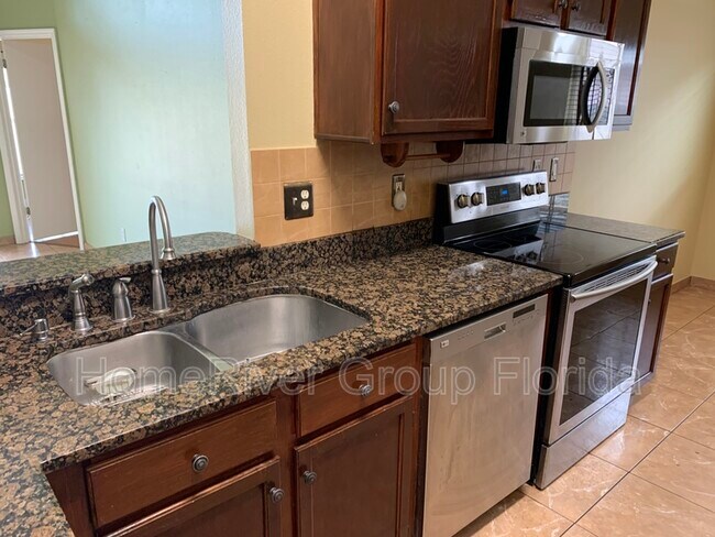 Foto del edificio - 120 Lakebreeze Cir