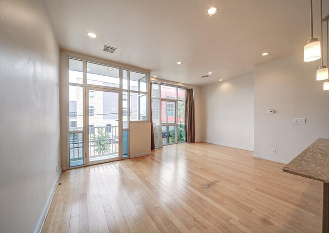 Building Photo - 1406 Columbus