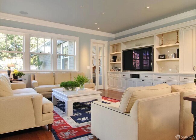 Foto del edificio - 1021 Parkinson Ave