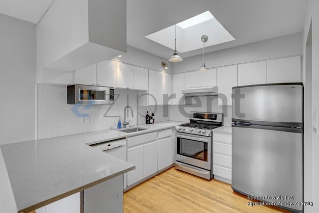 Building Photo - 1763 42nd Ave