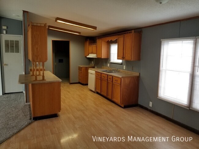 Building Photo - 1 month free rent