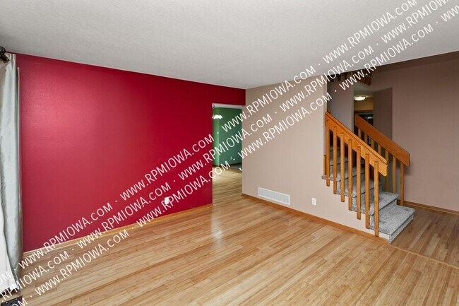 Building Photo - 8912 Highland Oaks Dr