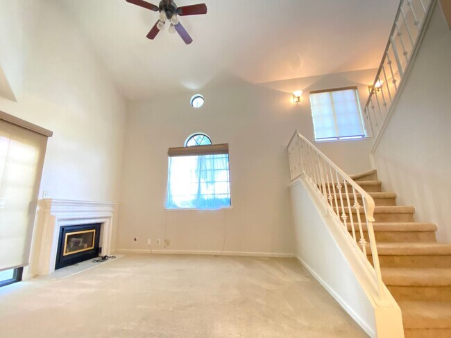 Foto del edificio - 3BD 3BA Condo in Andalusia Gated Community...