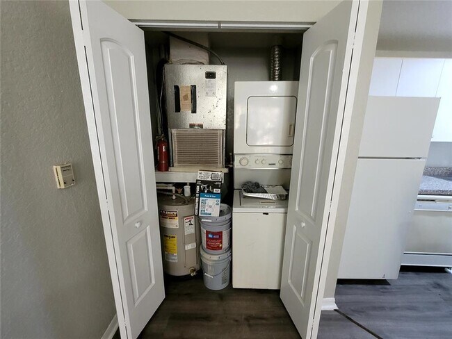 Foto del edificio - 6416 Raleigh St