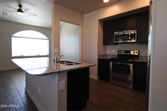 Foto del edificio - 240 W Juniper Ave