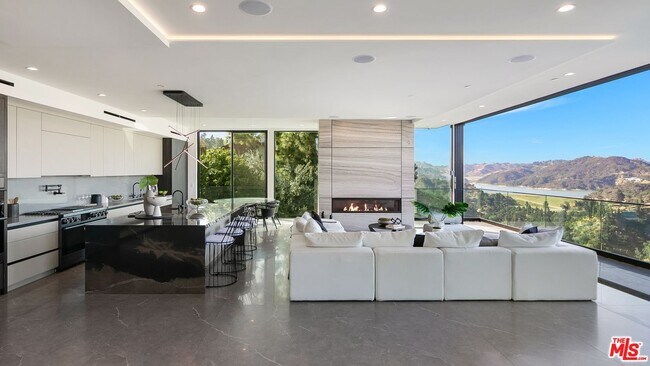 Foto del edificio - 1324 Stradella Rd