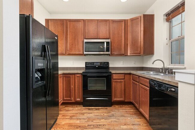 Foto del edificio - 3400 Central Park Blvd