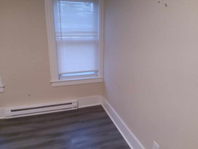 Building Photo - 95-2 Maple St