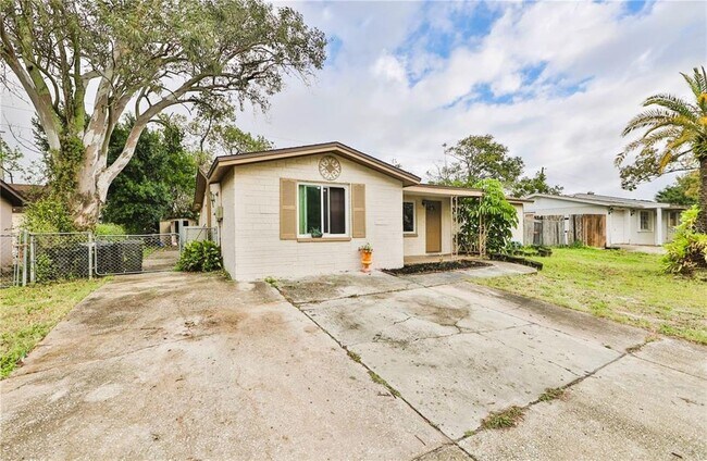Building Photo - 7641 Fox Hollow Dr
