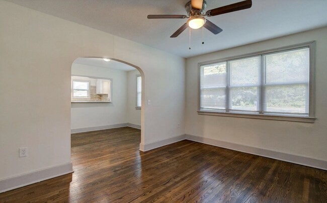 Foto del edificio - Beautifully renovated ranch bungalow locat...