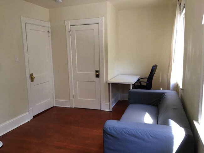 Foto del edificio - 1447 Parkwood Pl NW