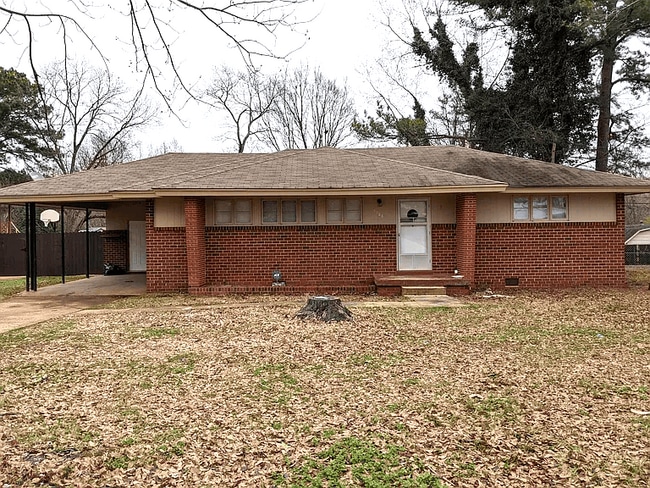 Building Photo - 3706 Lakewood Dr NW