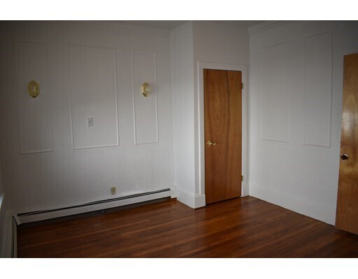 Building Photo - 12 Astoria St