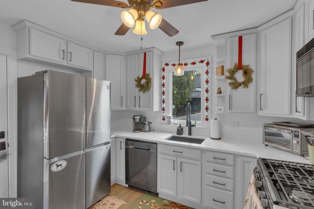 Primary Photo - 132 S Main St