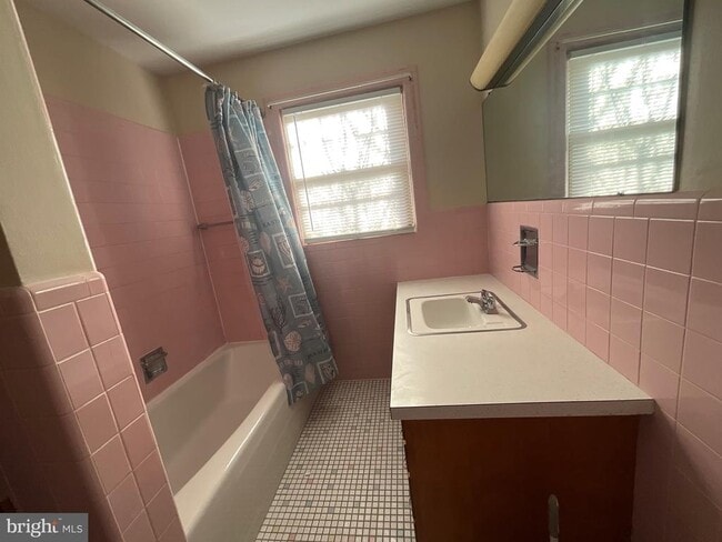 Building Photo - 404 S Coldbrook Ave