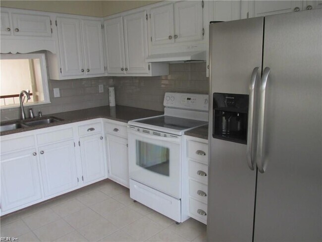 Foto del edificio - 4701 Woods Edge Rd