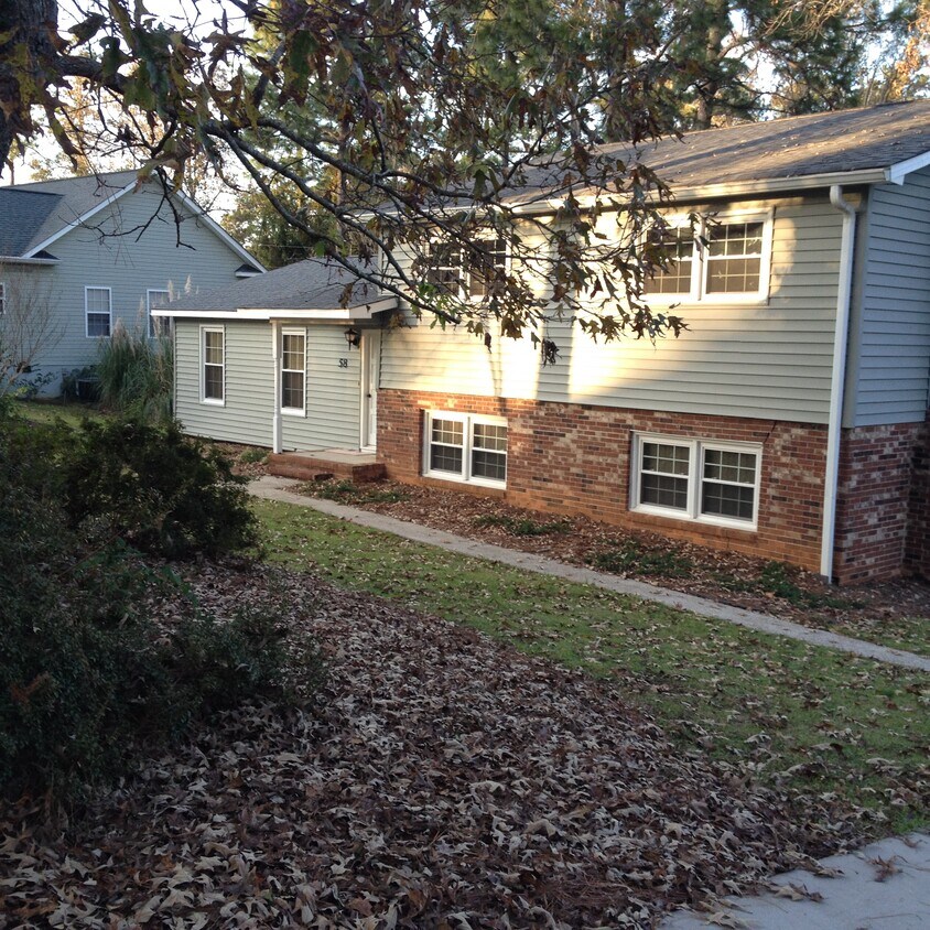 Primary Photo - 58 Vanderbilt Dr