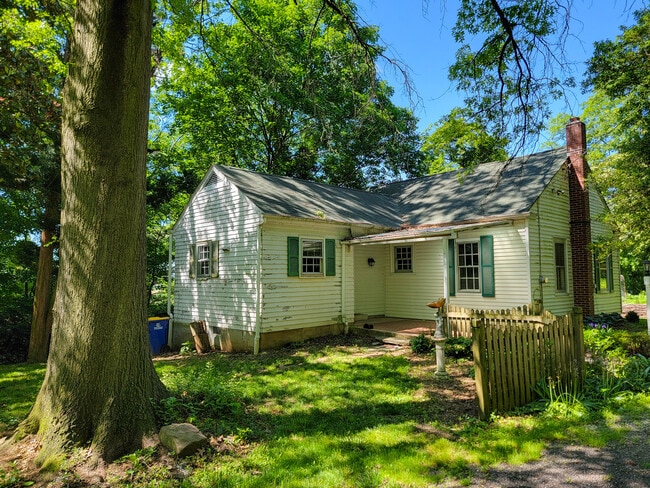 Building Photo - 358 Pool Rd