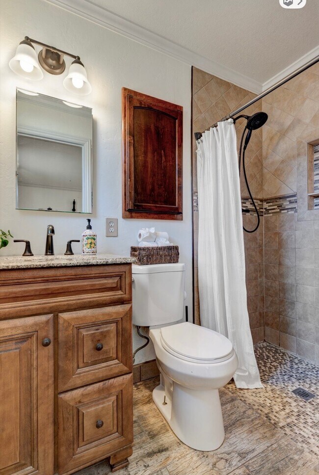 Foto del edificio - 412 E 17th St