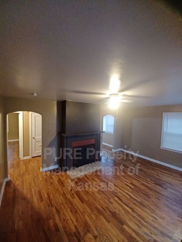 Building Photo - 635 SW Webster Ave