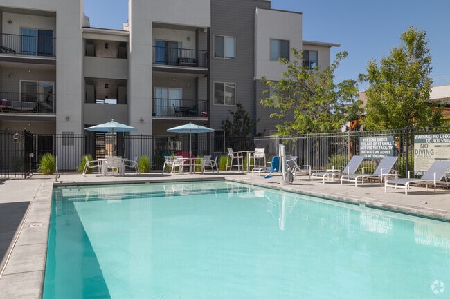 Pool - Encore Skyline