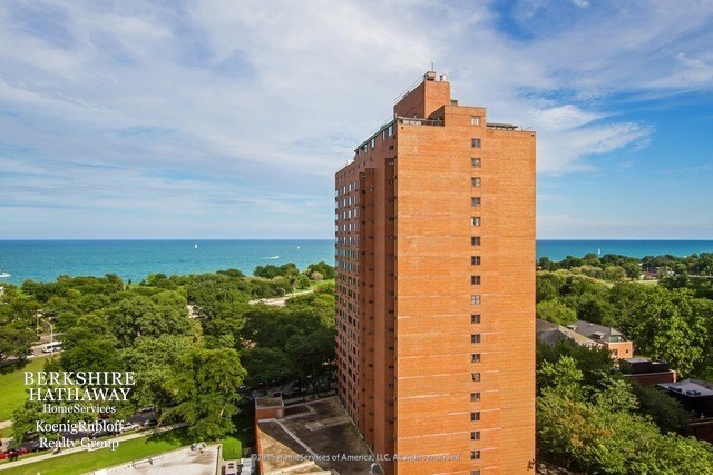 Building Photo - 3121 N Sheridan Rd