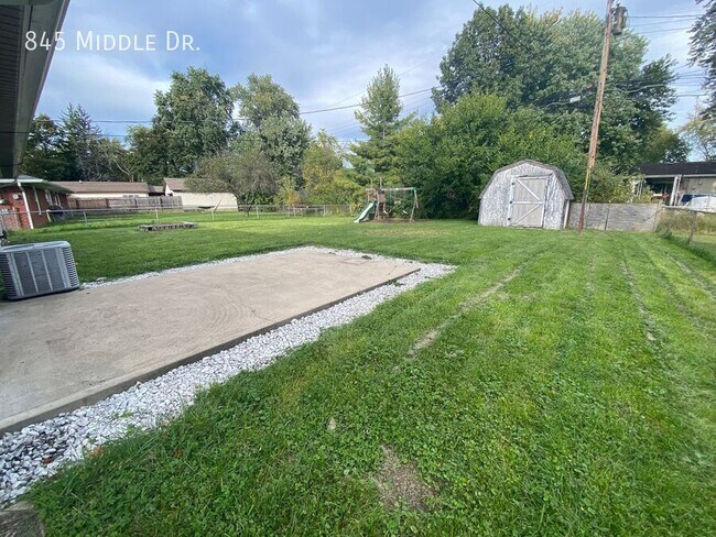 Foto del edificio - 845 Middle Dr