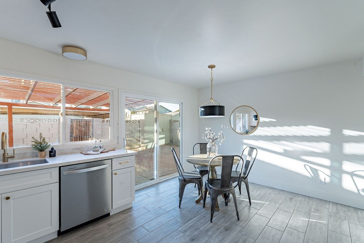 Primary Photo - Gated community townhome- fully updated!