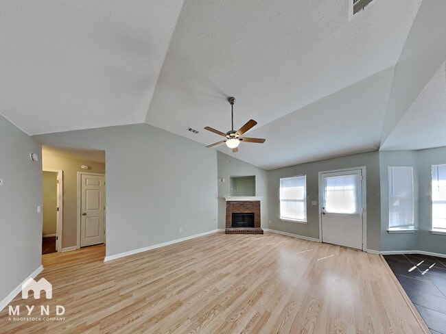 Foto del edificio - 6731 Whitten Grove Cove