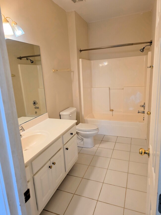 Foto del edificio - 1012 McAllister Dr