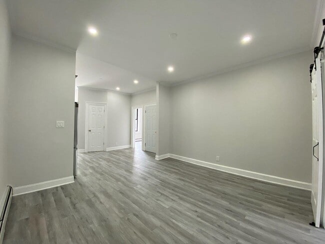 Building Photo - 338 2nd St