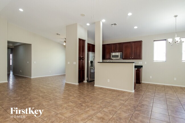 Foto del edificio - 15247 W Edgemont Ave