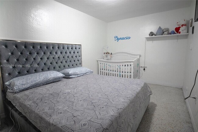 Building Photo - 3340 NW 17th St