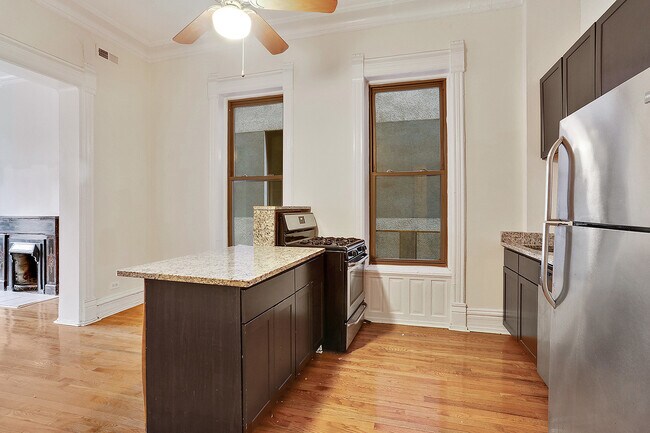 Building Photo - 2050 W North Ave