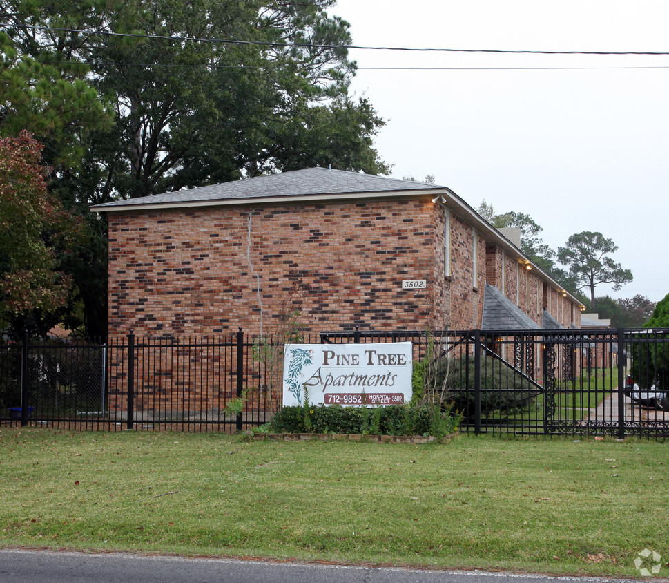 Foto del edificio - Pine Tree Apartments