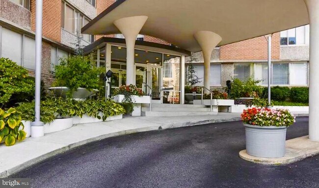 Foto del edificio - 1 E University Pkwy