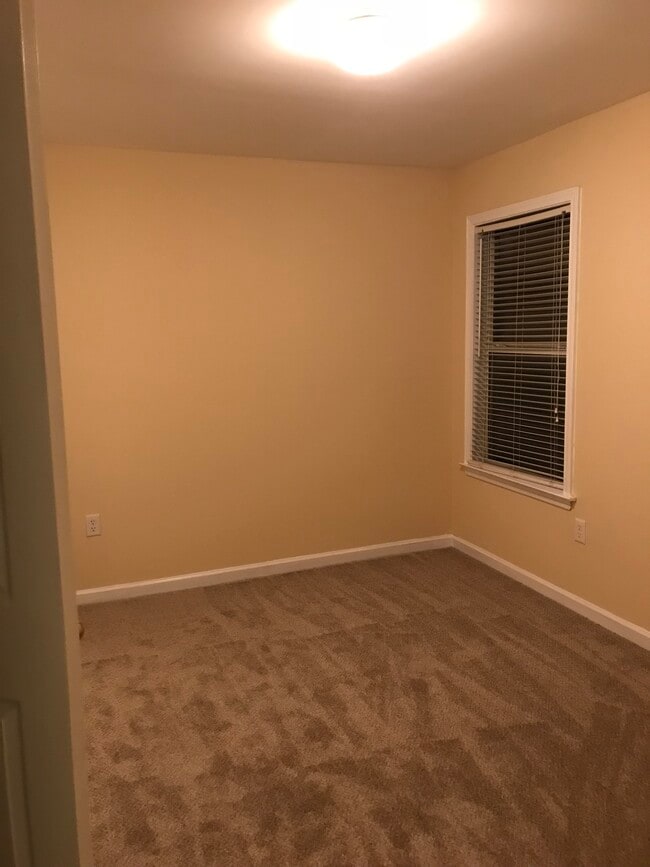 Foto del edificio - 1317 Island Pl E