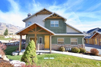 Building Photo - 5176 Fairview Loop