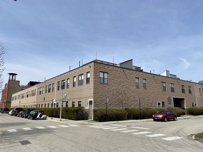 Building Photo - 400 N Racine Ave