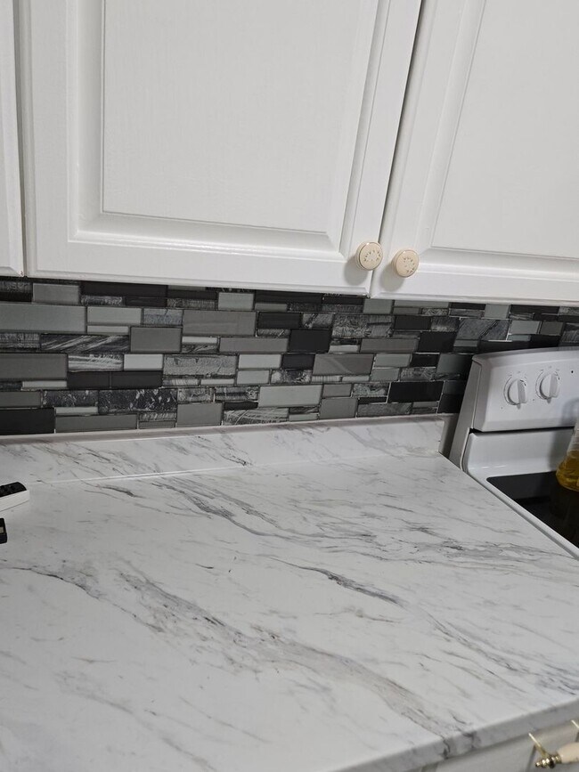 Foto del edificio - 77 Juniper Rd