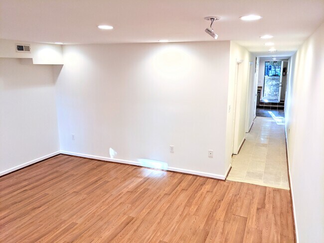 Foto del edificio - 2025 1st St NW