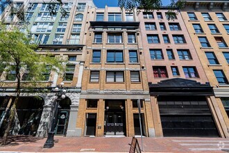Building Photo - 27 Alexander St