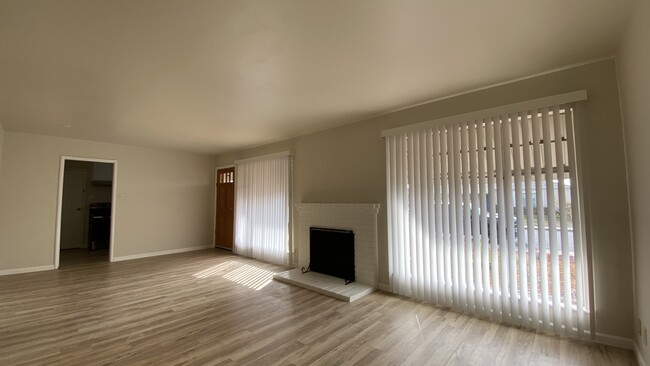 Building Photo - 37462 Briarwood Dr