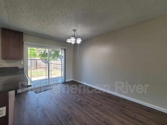 Building Photo - 7725 Wooddale Way