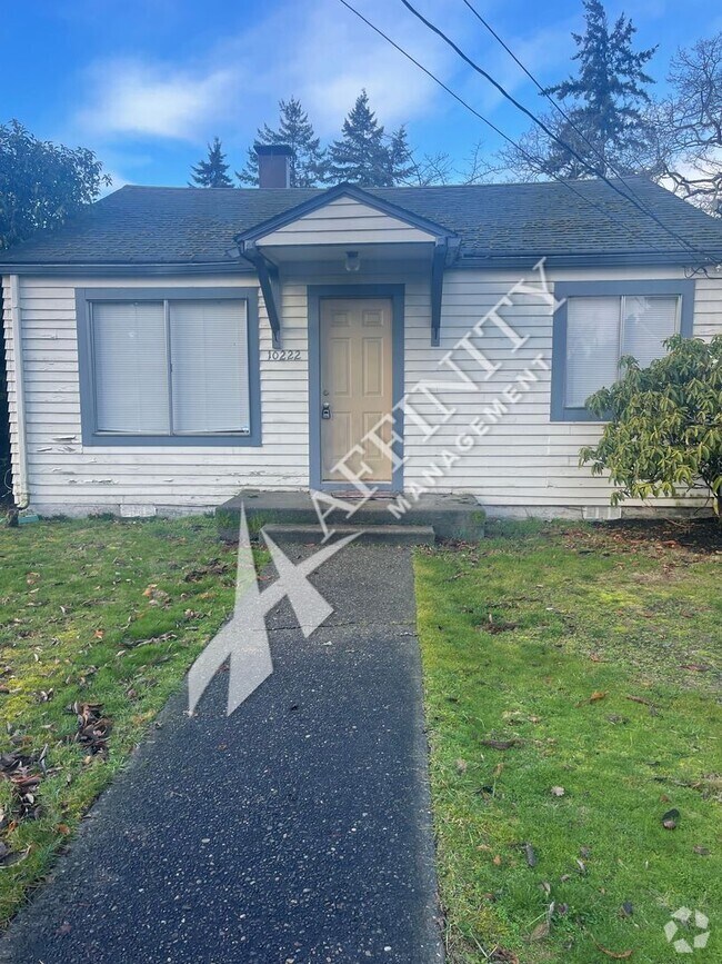 Lake Steilacoom Park Apartments for Rent with a Balcony Lakewood, WA