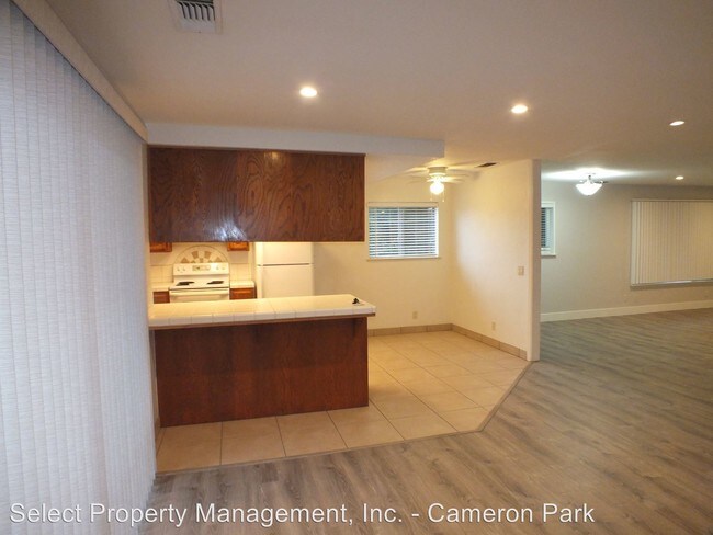 Building Photo - 3 br, 2 bath House - 3232 Country Club Drive
