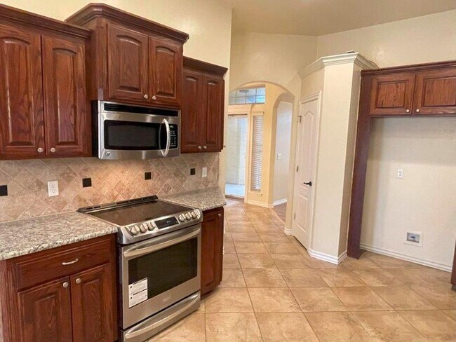 Photo - 3 bed plus office with storm shelter in Moore Schools! House