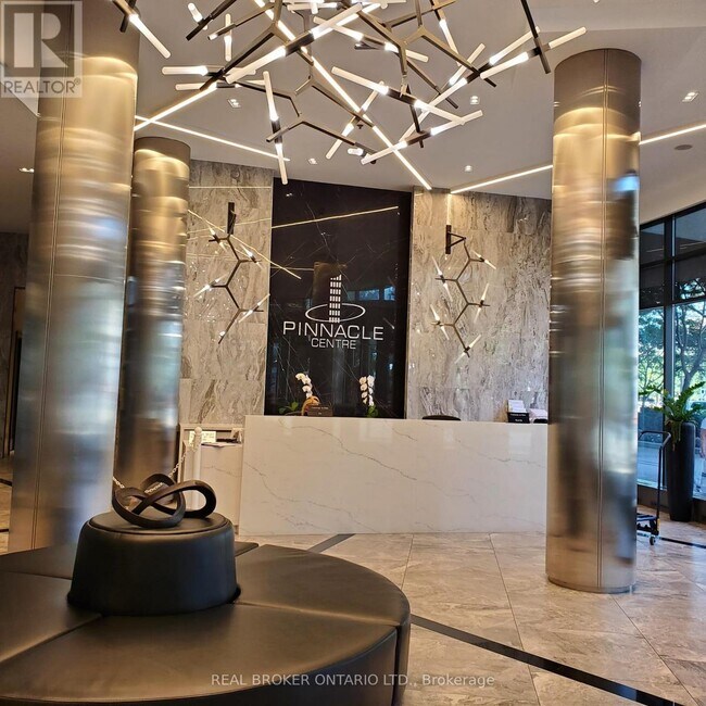 Photo du bâtiment - 12-2112 Yonge St